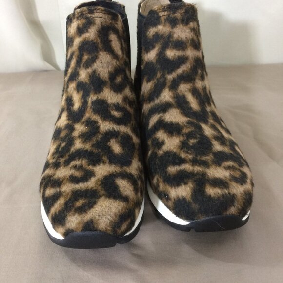 NEW B.O.C. Kara Chelsea Boots Ankle Leopard Print Fabric Elastic Sides - Picture 4 of 7